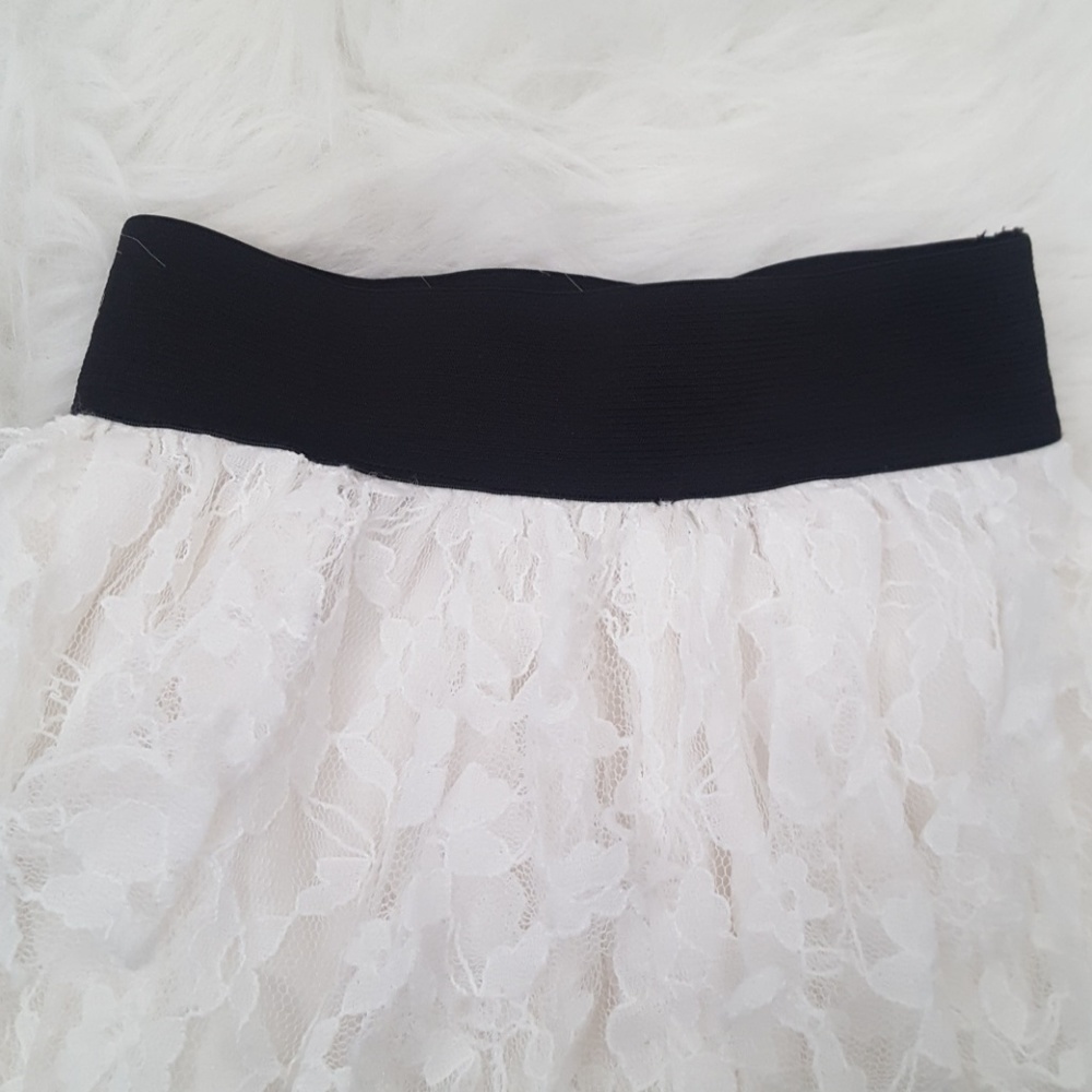 Royal Love lace skirt - Picture 3 of 4